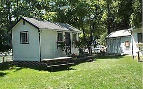 Bayfield River Cottage Colony 2*