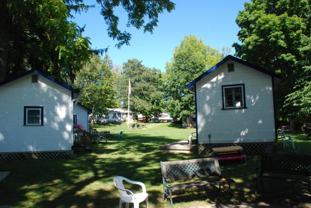 Bayfield River Cottage Colony Inc Bluewater Exterior photo